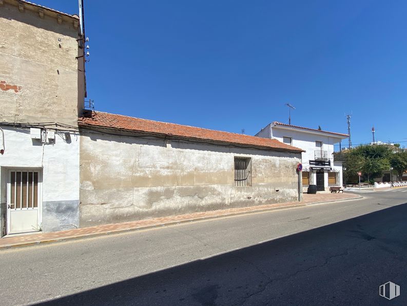 Suelo en venta en Calle Doctora Queralto, 11, Borox, Toledo, 45222 con puerta, ventana, edificio, cielo, superficie de carretera, árbol, asfalto, planta, barrio y área residencial alrededor