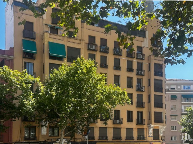 Local en venta en Calle Francisco Silvela, Salamanca, Madrid, 28028 con edificio, durante el día, ventana, cielo, alumbrado, bloque de pisos, diseño urbano, árbol, amarillo y condominio alrededor