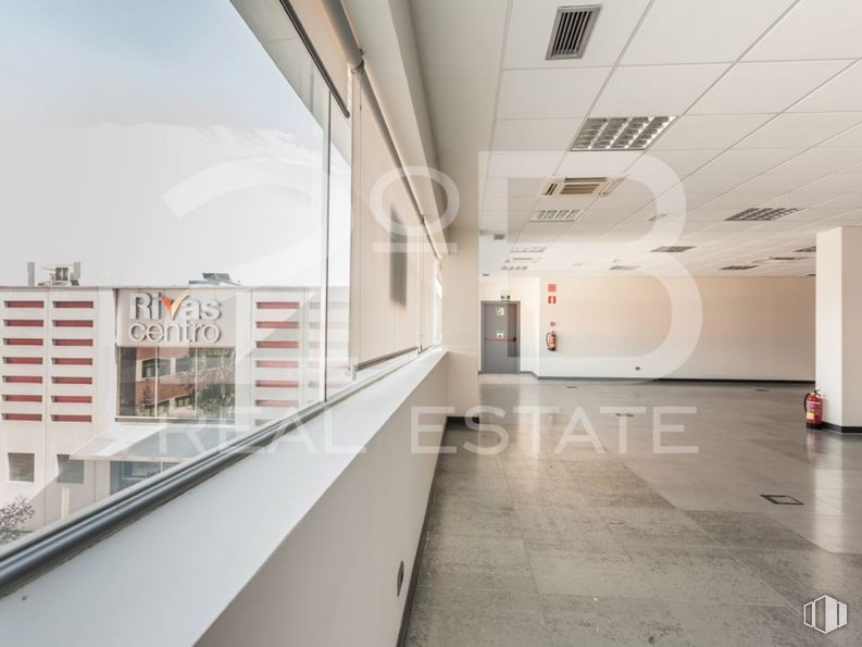 Office for sale at Rivas Centro, Plaza Constitución, 2, Rivas-Vaciamadrid, Madrid, 28529 with building, interior design, automotive design, floor, flooring, gas, glass, ceiling, space and machine around