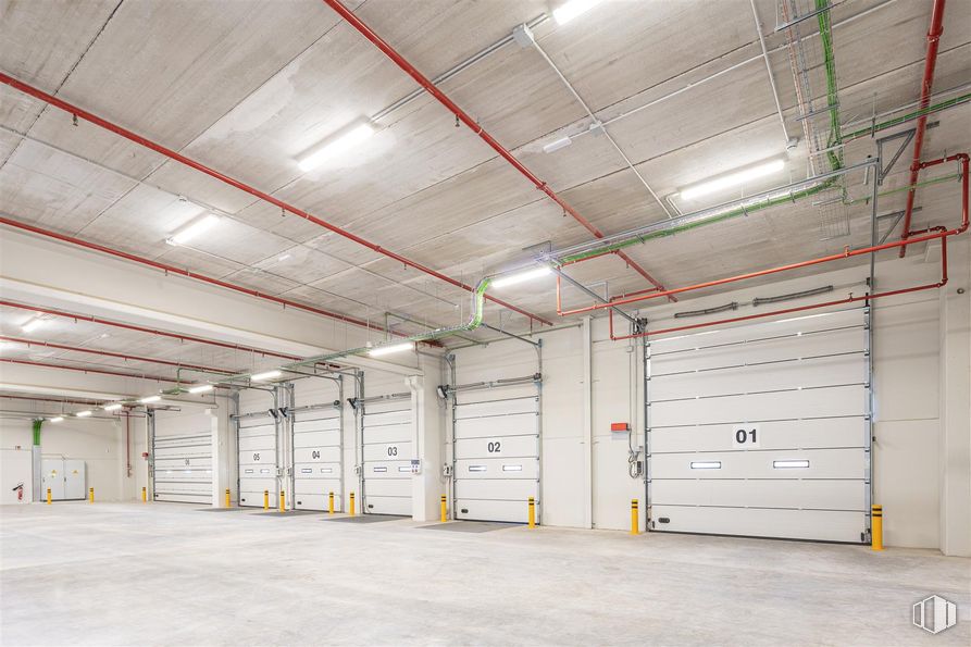 Industrial for rent at Factory, Fase I, Calle San Cesáreo, 6, Villaverde, Madrid, 28021 with light fixture, lighting, building, electricity, gas, composite material, ceiling, engineering, flooring and fixture around