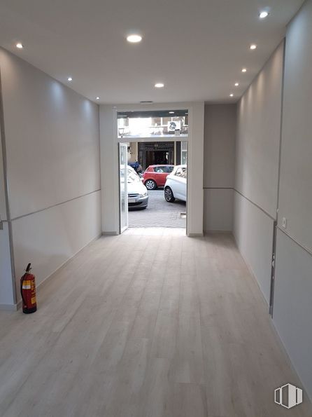 Local en venta en Calle Hermosilla, Salamanca, Madrid, 28009 con coche, botella, rueda, neumático, vehículo, diseño automovilístico, iluminación del automóvil, planta de interior, edificio y suelos alrededor