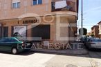 Local en venta en Casco urbano, Consuegra, Toledo, 45700 con coche, ventana, edificio, neumático, luz de estacionamiento, rueda, vehículo terrestre, vehículo, propiedad y vehículo de motor alrededor