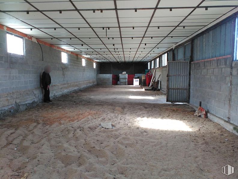 Industrial for sale at Nave Blascosancho, Blascosancho, Ávila, 05290 with person, window, hall, fixture, floor, flooring, line, composite material, ceiling and concrete around