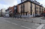 Retail for sale at Avenida Constitución, 66, Torrejón de Ardoz, Madrid, 28850 with building, cloud, sky, window, infrastructure, road surface, asphalt, car, wheel and urban design around