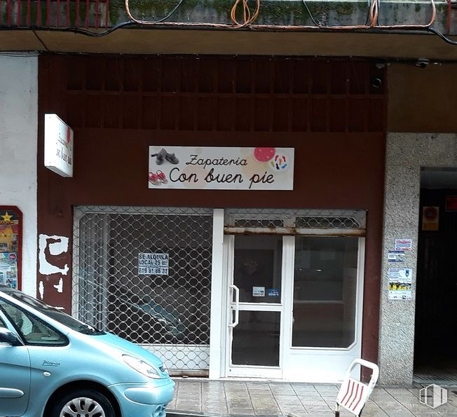 Retail for rent at Calle Ángel Alcázar, 56, Talavera de la Reina, Toledo, 45600 with wheel, car, door, photograph, vehicle, tire, light, building, motor vehicle and architecture around