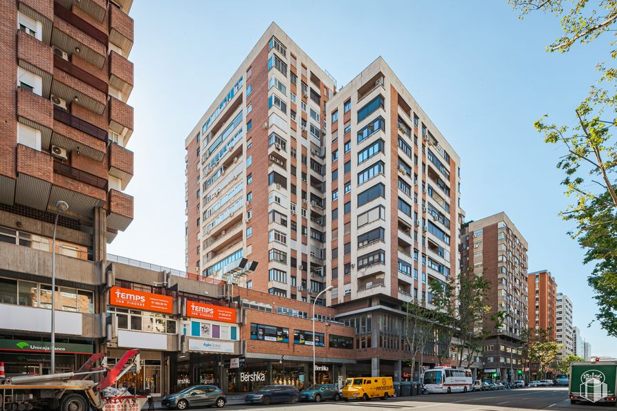 Oficina en alquiler en Calle Orense, 16 , Tetuán, Madrid, 28020 con edificio, cielo, durante el día, propiedad, rueda, ventana, vehículo, rascacielos, coche y bloque de pisos alrededor