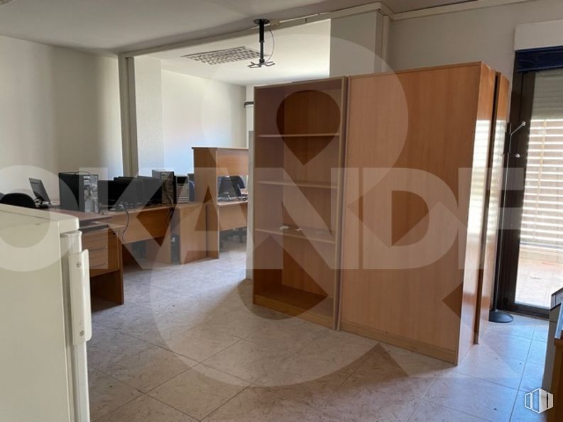 Office for rent at Avenida Irlanda, Toledo, 45005 with wardrobe, cabinetry, wood, interior design, automotive design, flooring, floor, fixture, building and shelving around