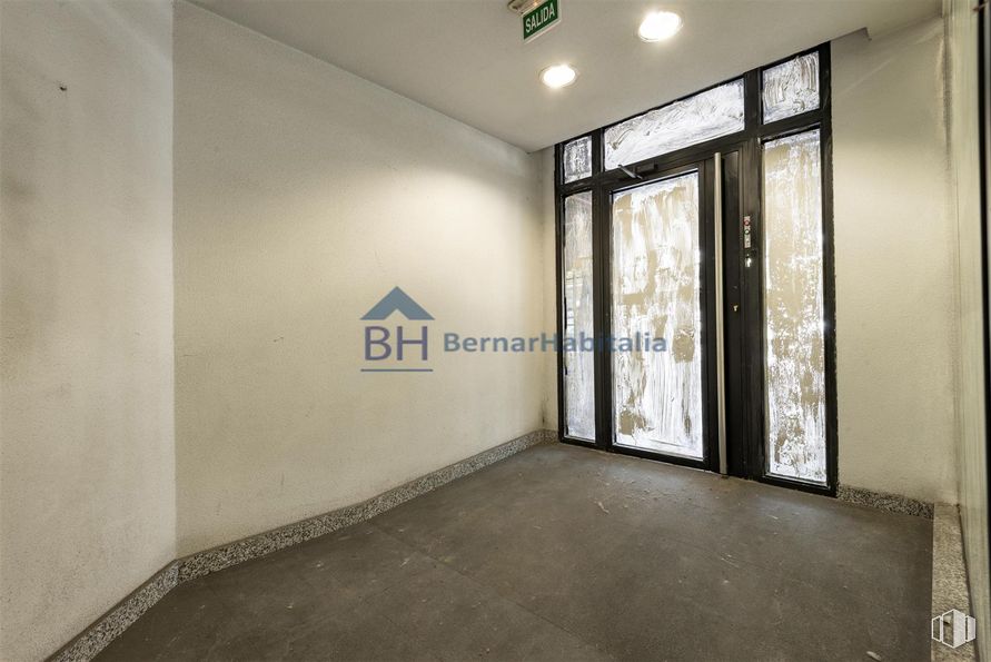 Local en alquiler en Malasaña-Universidad, Centro, Madrid, 28015 con ventana, puerta, accesorio, madera, edificio, interiorismo, hall, suelos, suelo y techo alrededor