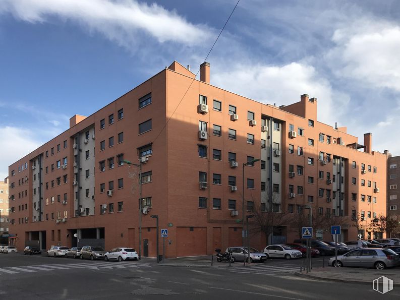 Local en venta en Calle Océano Atlántico, 10, Coslada, Madrid, 28820 con edificio, coche, nube, cielo, ventana, propiedad, rueda, bloque de torres, diseño urbano y condominio alrededor