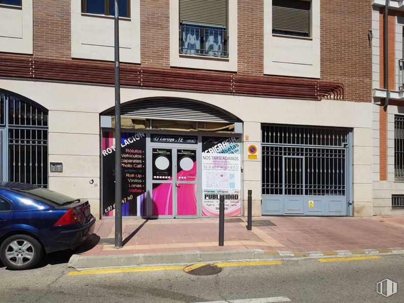 Local en alquiler y venta en Calle Lartiga, Getafe, Madrid, 28901 con rueda, coche, ventana, edificio, neumático, propiedad, vehículo, asfalto, línea y barrio alrededor