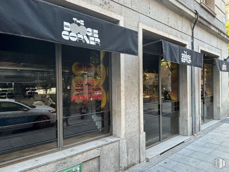 Local en alquiler en Calle Ponzano, 38, Chamberí, Madrid, 28003 con coche, barrio, fuente, fachada, ciudad, venta al por menor, vehículo, acera, edificio y vidrio alrededor