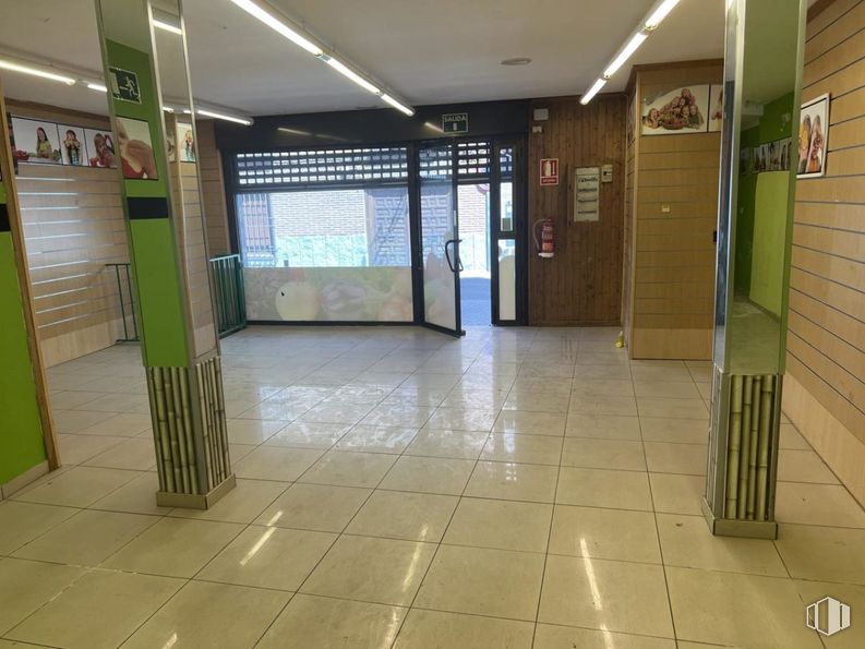 Retail for sale at Calle Santiago de la Fuente, Bargas, Toledo, 45593 with fixture, floor, flooring, real estate, tile flooring, door, ceiling, glass, building and wood around