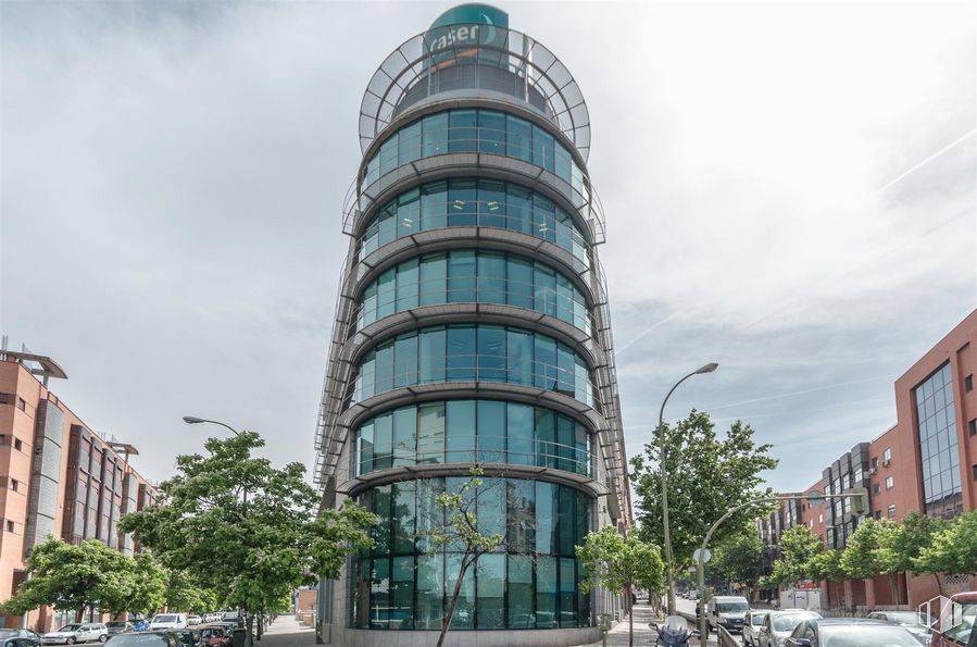 Oficina en alquiler en Calle Alcalá, 253, Ciudad Lineal, Madrid, 28027 con edificio, durante el día, cielo, nube, planta, infraestructura, ventana, árbol, torre y bloque de pisos alrededor