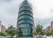 Oficina en alquiler en Calle Alcalá, 253, Ciudad Lineal, Madrid, 28027 con edificio, durante el día, cielo, nube, planta, infraestructura, ventana, árbol, torre y bloque de pisos alrededor