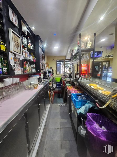 Retail for sale at Calle Doctor Esquerdo, 25, Salamanca, Madrid, 28028 with retail, restaurant, customer and cleanliness around