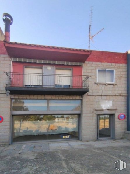 Retail for rent at Carretera San Rafael, Segovia, 40006 with window, door, house, sky, building, wood, asphalt, rural area, facade and city around