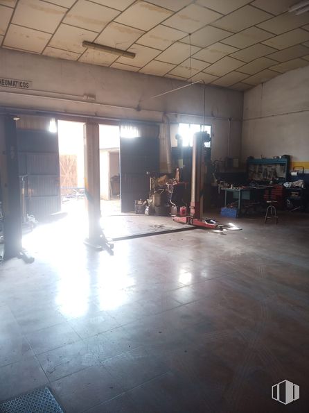 Industrial for sale at Calle Vino, La Puebla de Almoradiel, Toledo, 45840 with hall, flooring, floor, gas, wood, building, city, metal, event and hardwood around