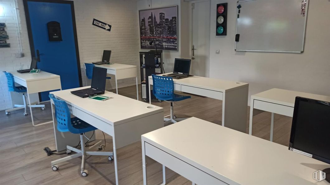 Retail for rent at Comunidad Castilla y Leon 78, Las Rozas de Madrid, Madrid, 28230 with chair, desk, computer monitor, table, furniture, interior design, picture frame, floor, flooring and computer desk around