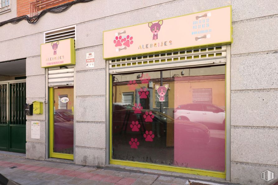 Local en alquiler en Zona Getafe Centro, Getafe, Madrid, 28902 con propiedad, puerta, accesorio, arquitectura, rosa, fachada, magenta, fuente, asentamiento humano y edificio alrededor