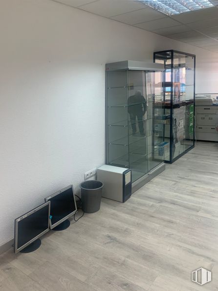 Oficina en alquiler en Calle Mayor, 50, Alcorcón, Madrid, 28921 con ebanistería, suelos, suelo, accesorio, edificio, hall, madera, suelo de baldosas, material compuesto y madera dura alrededor