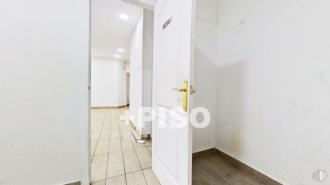 Local en venta en Lista, Salamanca, Madrid, 28006 con puerta, accesorios de fontanería, edificio, accesorio, madera, suelo, suelos, casa, madera dura y techo alrededor