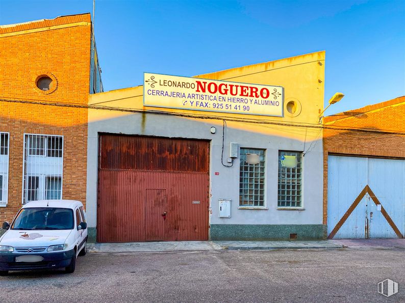 Industrial for sale at Calle Iridio, 10, Illescas, Toledo, 45200 with car, window, door, building, automotive parking light, sky, tire, vehicle, wheel and motor vehicle around