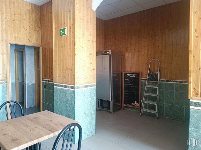 Retail for sale at Avenida Velázquez, 4, Rivas-Vaciamadrid, Madrid, 28521 with table, cabinetry, wood, interior design, architecture, building, flooring, floor, door and brick around