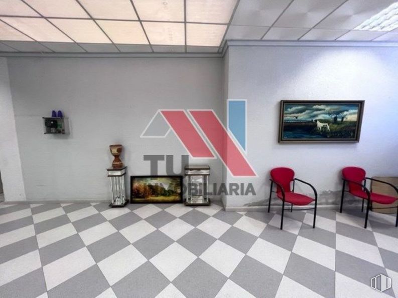 Retail for sale at Calle Hipolito Ezquerra, 31, Fuensalida, Toledo, 45510 with picture frame, chair, property, interior design, flooring, floor, line, hall, ceiling and tile flooring around