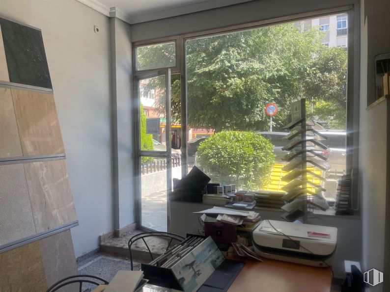 Retail for sale at Avenida Doctor Federíco Rubio y Gali, Moncloa - Aravaca, Madrid, 28040 with printer, plant, property, building, window, fixture, shade, houseplant, interior design and house around