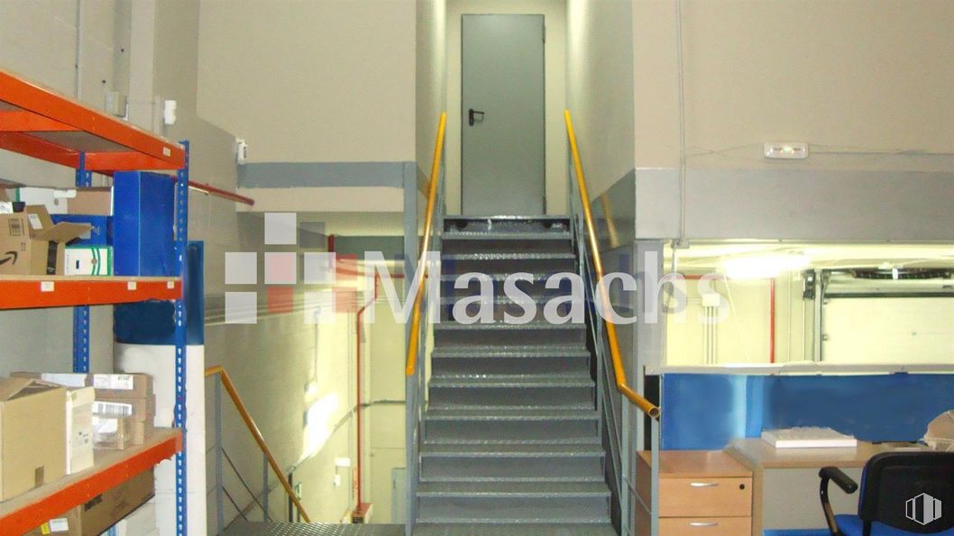 Industrial for sale at Polígono Industrial Rio Janeiro, Algete, Madrid, 28110 with door, chair, fixture, flooring, gas, stairs, wood, machine, ladder and engineering around