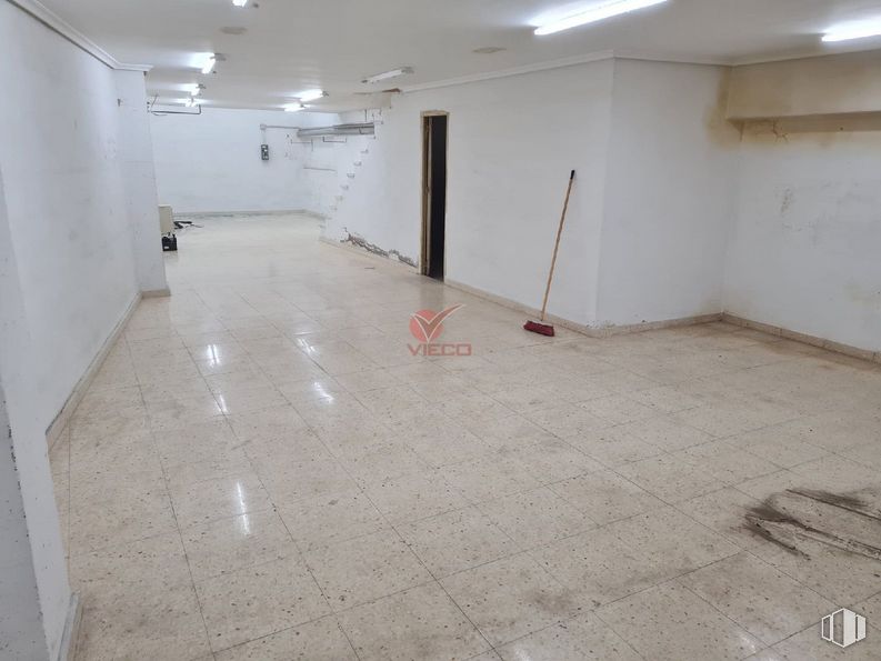 Local en alquiler en Calle Julio Larrañaga, Cuenca, 16004 con madera, piso, suelo, pasillo, accesorio, material compuesto, madera, material de construcción, suelo de baldosas y hormigón alrededor