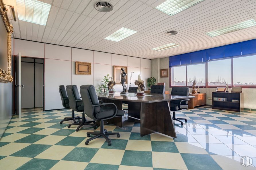 Oficina en venta en Zona Noroeste, Torrejón de Ardoz, Madrid, 28850 con silla, mesa de cocina y comedor, mueble, planta, propiedad, mesa, planta de casa, silla de oficina, escritorio, diseño de interiores y arquitectura alrededor