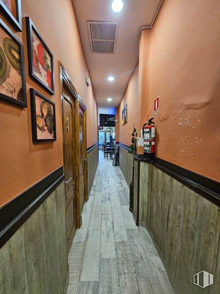 Retail for sale at Calle Doctor Esquerdo, 25, Salamanca, Madrid, 28028 with picture frame, wood, flooring, floor, ceiling, restaurant, wood stain, hardwood, varnish and wood flooring around