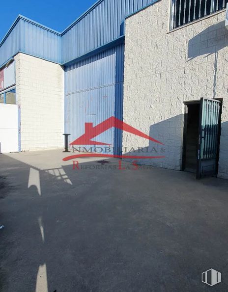 Industrial for sale at Zona logística, Illescas, Toledo, 45200 with window, building, furniture, road surface, asphalt, shade, sky, tar, composite material and tints and shades around