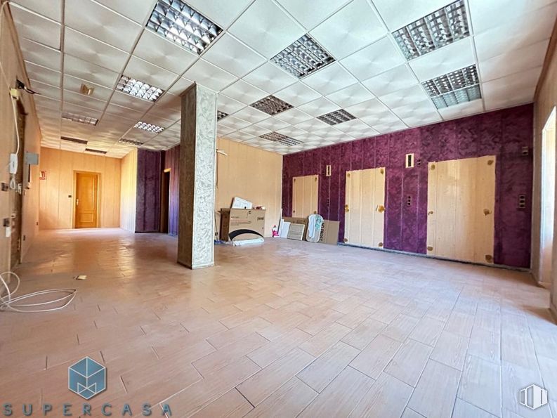 Office for rent at Calle Cardenal Tavera, Toledo, 45003 with hall, fixture, interior design, tile flooring, flooring, floor, real estate, composite material, ceiling and building around