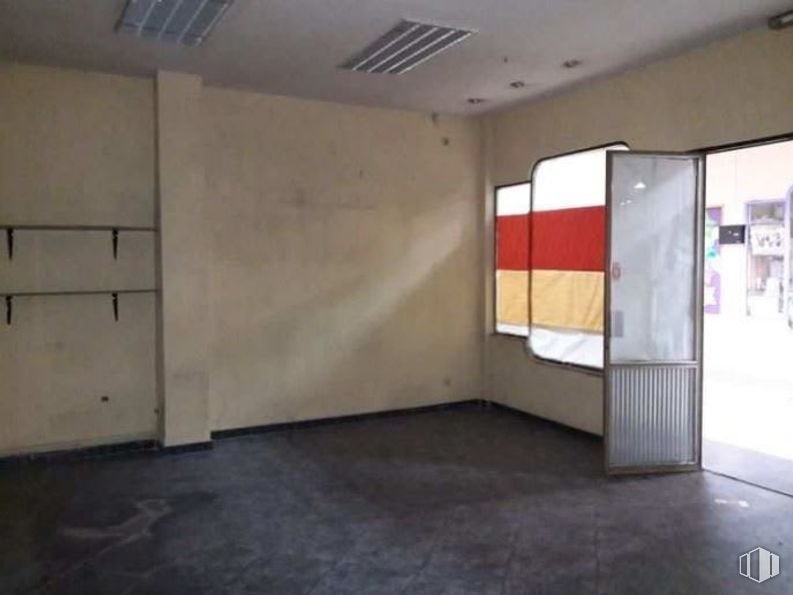 Retail for sale at Calle Cataluña, Getafe, Madrid, 28903 with flooring, floor, ceiling, tile flooring, transparency, plywood, cleanliness and light fixture around