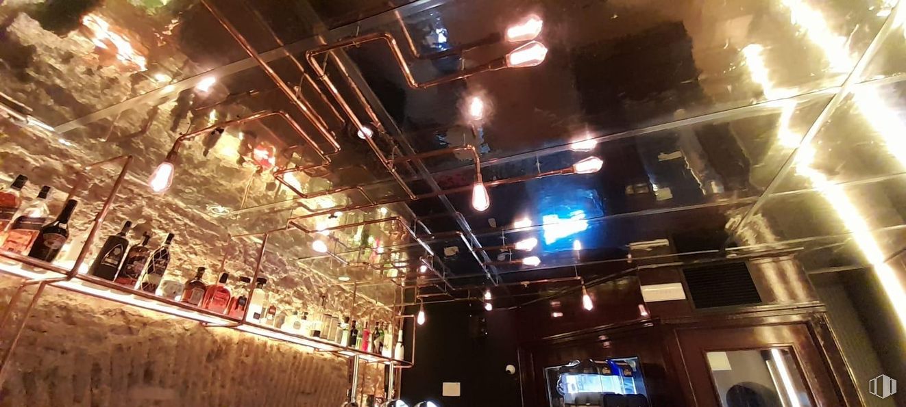 Retail for rent at Zona Huertas - Cortes, Centro, Madrid, 28005 with lighting, electricity, night, glass, light fixture, bar and electrical supply around