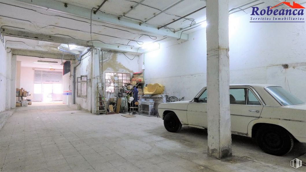 Retail for sale & for rent at Calle Fray Luis de San José, 4, Ávila, 05005 with wheel, tire, car, automotive parking light, vehicle, motor vehicle, automotive design, hood, vehicle door and building around