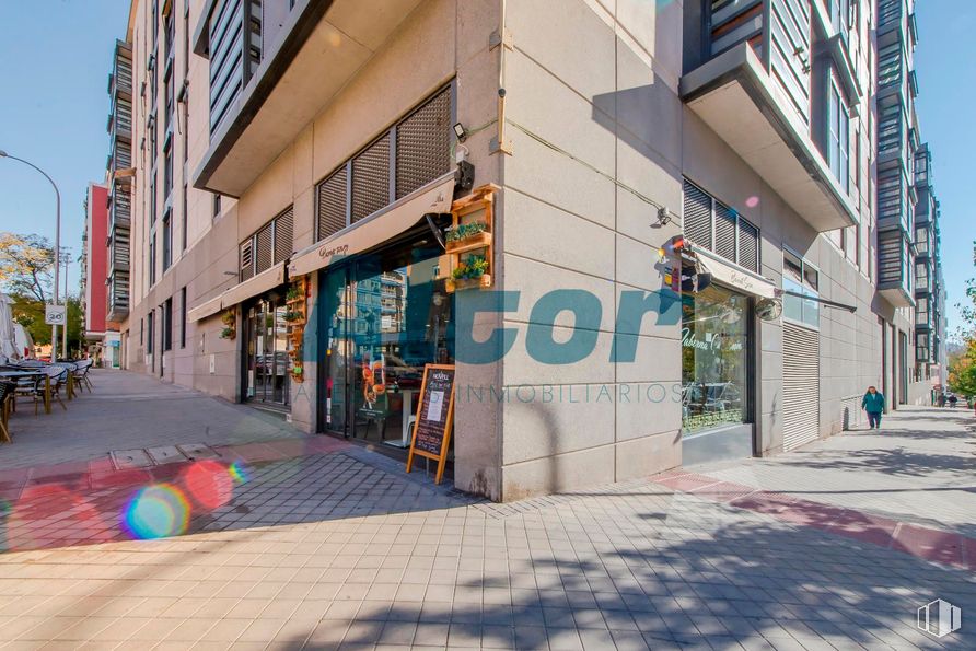 Retail for sale & for rent at Calle Barrilero, Retiro, Madrid, 28007 with building, window, urban area, city, metropolitan area, neighbourhood, town, apartment, street and urban design around