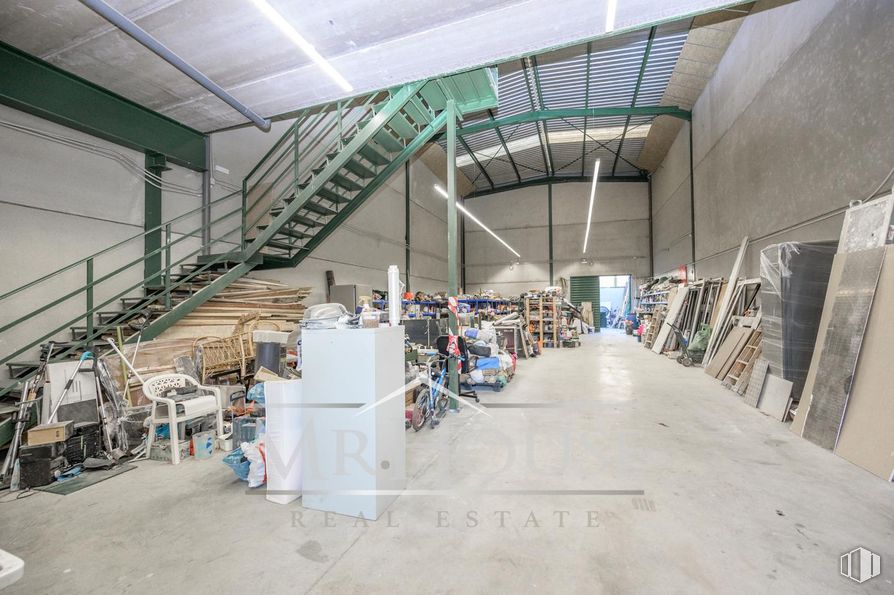 Industrial for sale at Calle Costa del Sol, Yuncos, Toledo, 45210 with floor, composite material, metal, engineering, iron, machine, factory, building material, industry and aluminium around