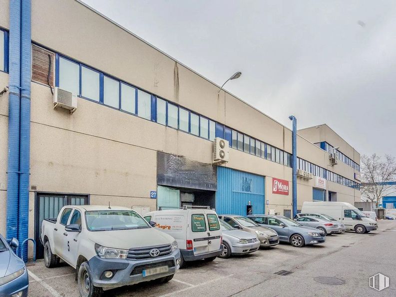 Nave en venta en Avenida Camino de lo Cortao, 6, San Sebastián de los Reyes, Madrid, 28700 con camión, coche, neumático, edificio, luz de estacionamiento, rueda, vehículo terrestre, vehículo, cielo y matrícula del vehículo alrededor