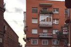 Retail for sale at Calle Tenerife, Tetuán, Madrid, 28039 with building, sky, cloud, window, road surface, architecture, urban design, neighbourhood, brick and road around