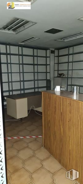 Oficina en alquiler en Plaza General Palacio, Getafe, Madrid, 28901 con ebanistería, mueble, mesa, edificio, interiorismo, madera, silla, suelo, suelos y escritorio alrededor