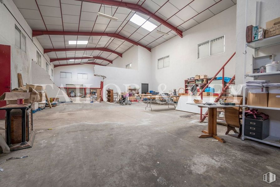 Nave en venta en Polígono Los Frailes, Daganzo de Arriba, Madrid, 28814 con mesa, suelo, suelos, madera, gas, accesorio, ingeniería, techo, haz y máquina alrededor