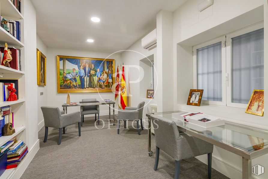 Oficina en venta en Barrio de Lista, Salamanca, Madrid, 28006 con silla, alumbrado, mesa, mueble, marco, diseño de interiores, ventana, estantería, piso y estante alrededor