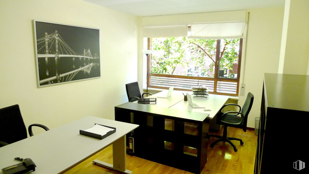 Office for rent at Calle Nuñez Morgado, 6, Chamartín, Madrid, 28036 with chair, window, desk, picture frame, furniture, interior design, table, flooring, office chair and floor around