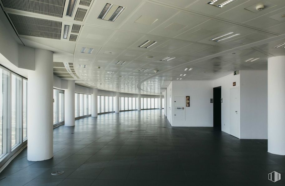 Office for rent at Torre Emperador, Paseo Castellana, 259 D , Fuencarral - El Pardo, Madrid, 28046 with hall, fixture, flooring, floor, art, ceiling, building, glass, space and event around