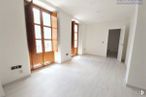 Oficina en alquiler en Zona centro, Ávila, 05001 con accesorio, puerta, madera, diseño de interiores, pasillo, ventana, suelo, piso, bienes raíces y madera alrededor