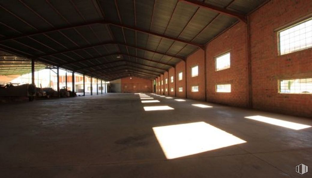 Industrial for sale at Calle Cuevas, 28, Borox, Toledo, 45222 with window, fixture, wood, floor, flooring, composite material, shade, hall, tints and shades and ceiling around