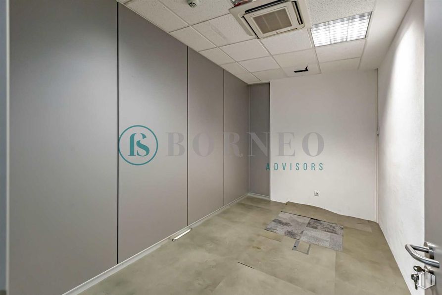 Oficina en alquiler en Edificio Fiteni II, Calle Emilio Vargas, 1, Ciudad Lineal, Madrid, 28043 con edificio, interiorismo, accesorio, suelos, suelo, techo, espacio, vidrio, material compuesto y puerta alrededor